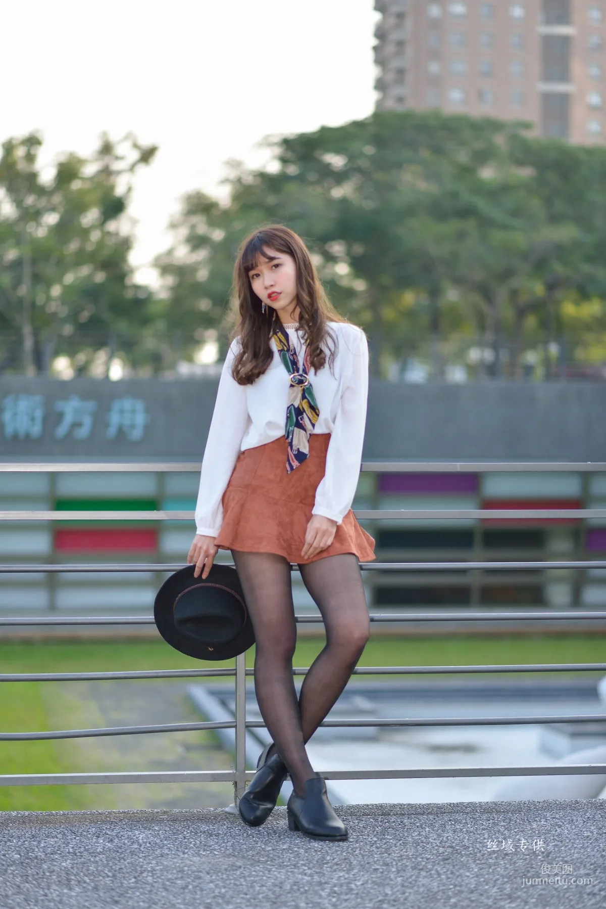 [Taiwan Beauties] Ti Ti, National Taiwan Museum of Fine Arts. Fashion, Black Stockings Girl Short Skirt Street Snap Photo Set photo 52