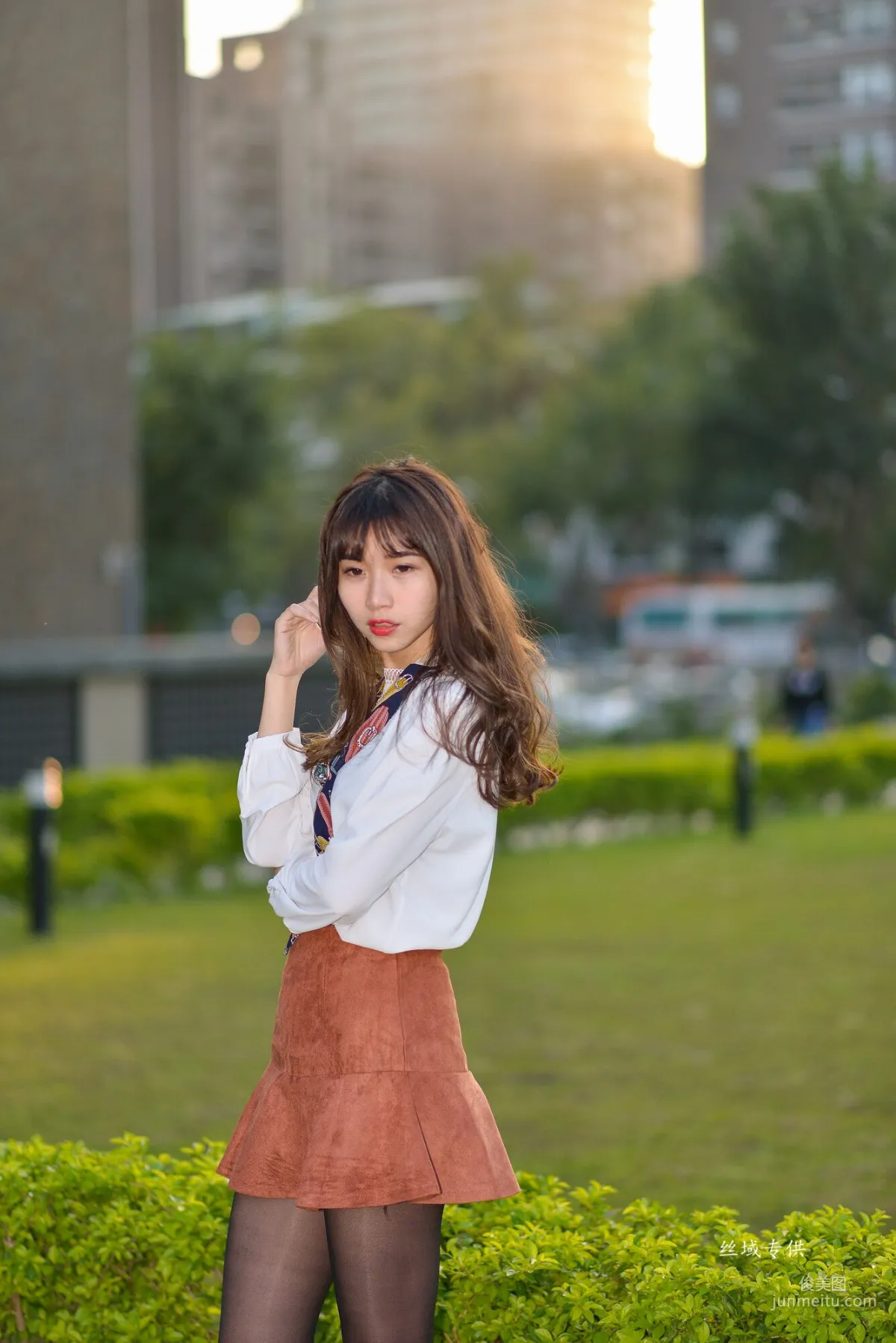 [Taiwan Beauties] Ti Ti, National Taiwan Museum of Fine Arts. Fashion, Black Stockings Girl Short Skirt Street Snap Photo Set photo 132