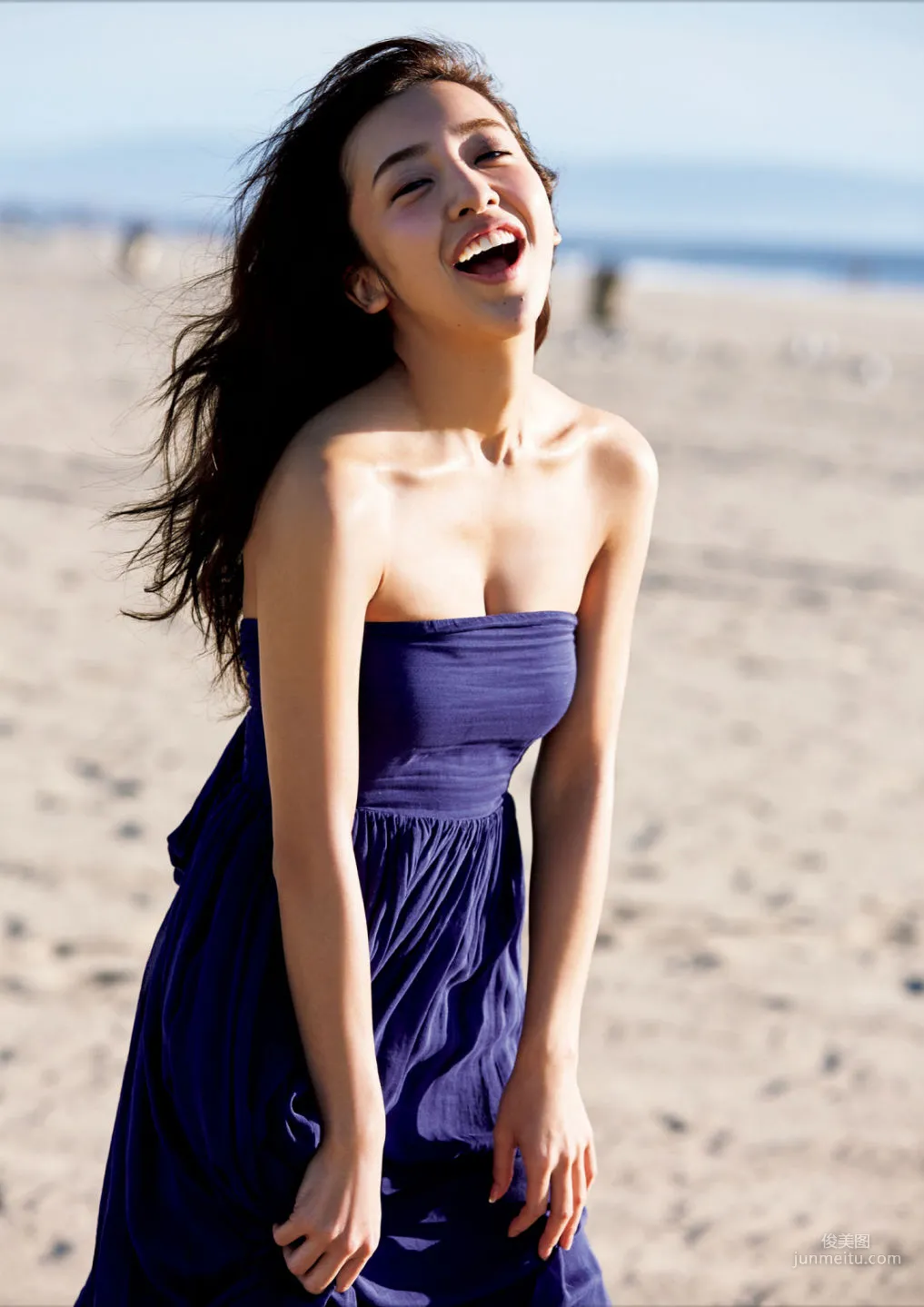 Tomomi Itano "Wanderer" (Kindle) Photo Set photo 28