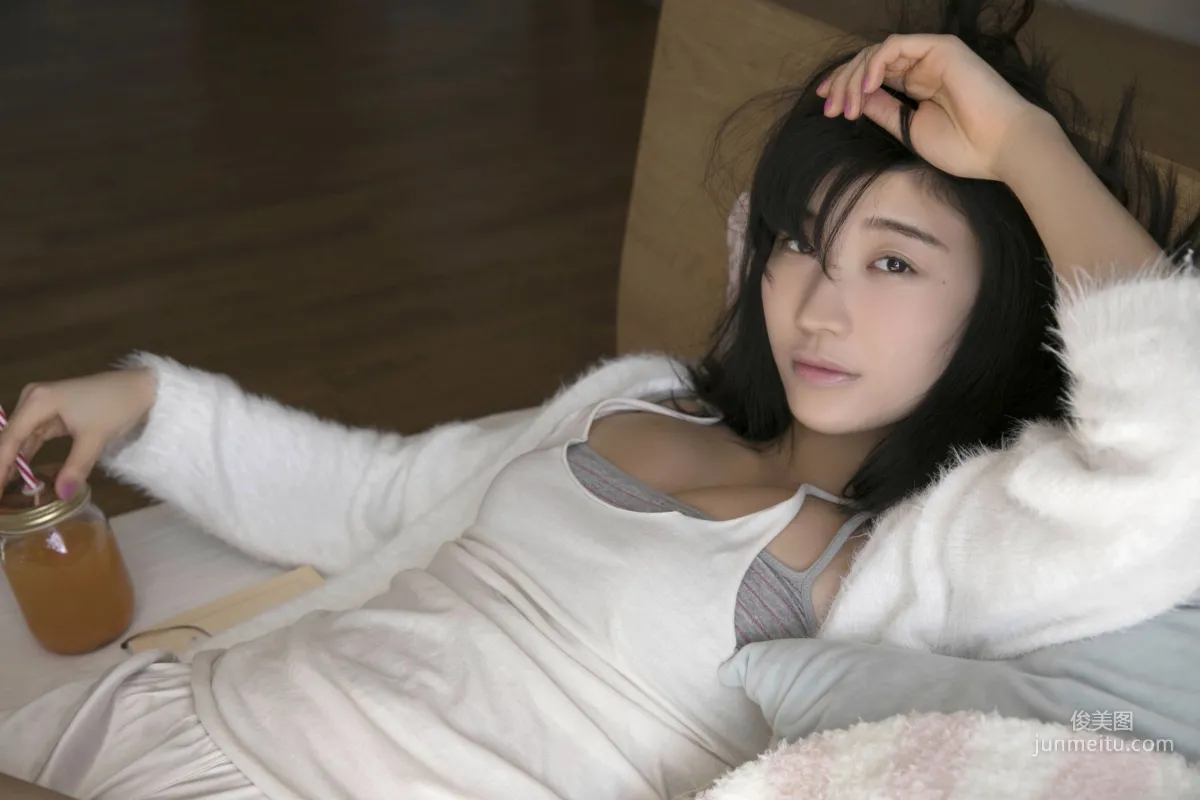 小倉優香《女神降臨》 [YS-Web] Vol.811 写真集21
