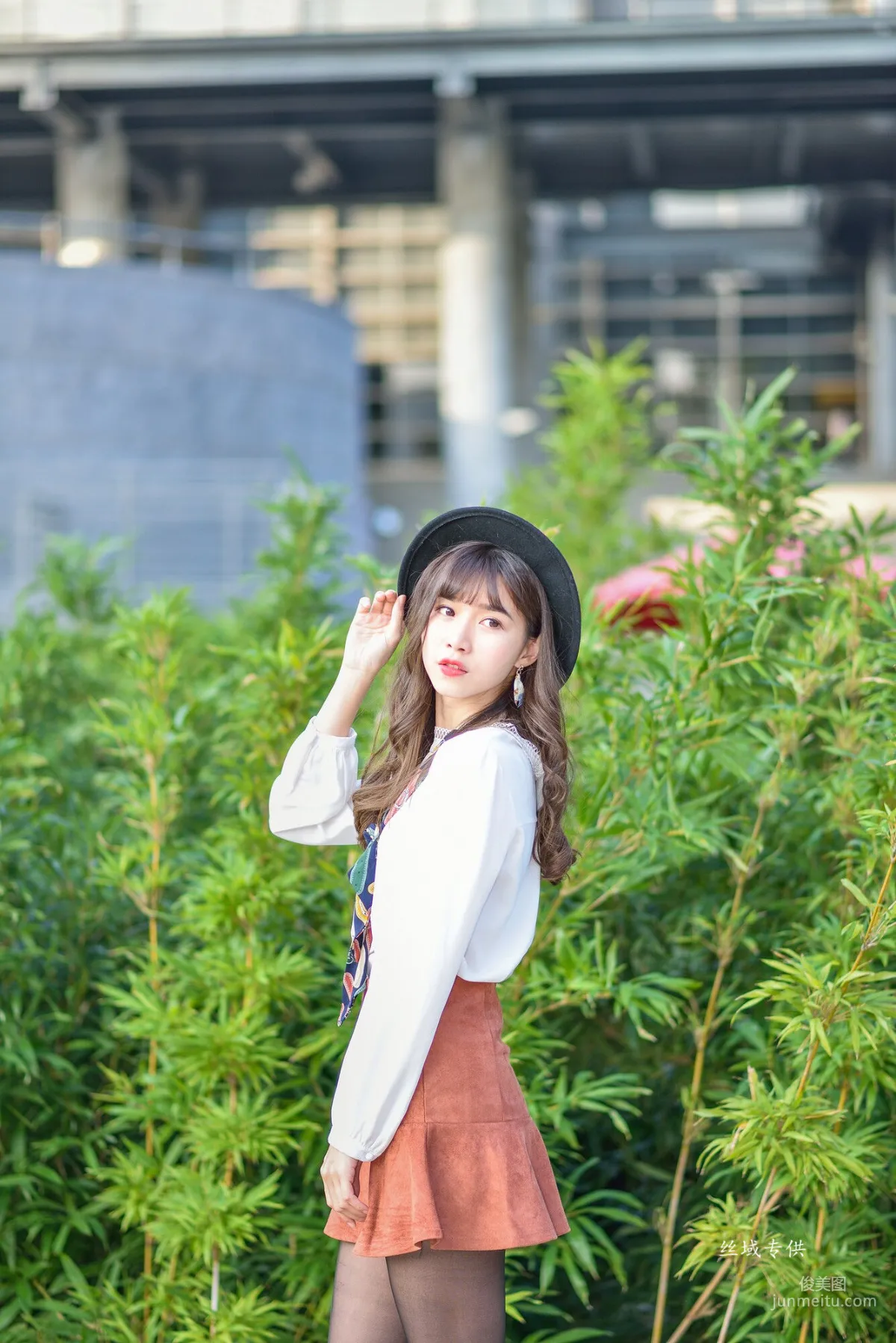 [Taiwan Beauties] Ti Ti, National Taiwan Museum of Fine Arts. Fashion, Black Stockings Girl Short Skirt Street Snap Photo Set photo 6