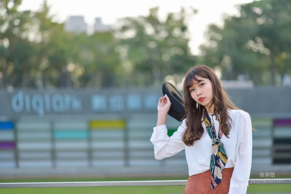 [Taiwan Beauties] Ti Ti, National Taiwan Museum of Fine Arts. Fashion, Black Stockings Girl Short Skirt Street Snap Photo Set photo 55