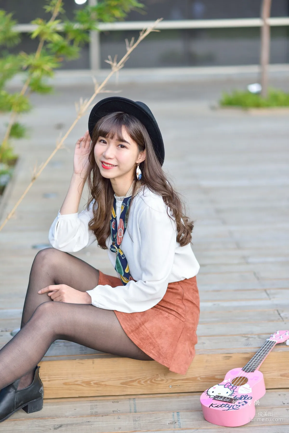 [Taiwan Beauties] Ti Ti, National Taiwan Museum of Fine Arts. Fashion, Black Stockings Girl Short Skirt Street Snap Photo Set photo 16