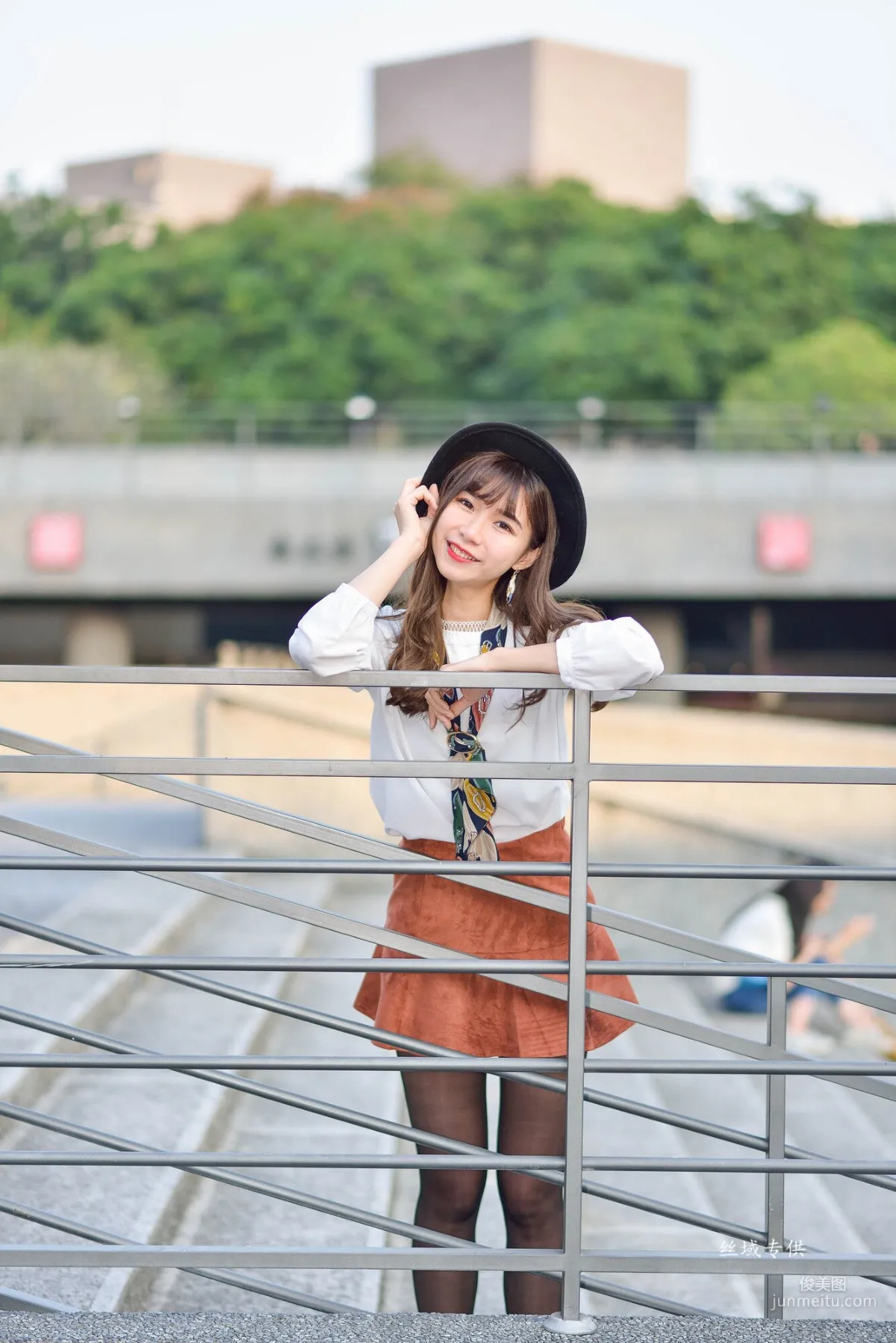 [Taiwan Beauties] Ti Ti, National Taiwan Museum of Fine Arts. Fashion, Black Stockings Girl Short Skirt Street Snap Photo Set photo 86