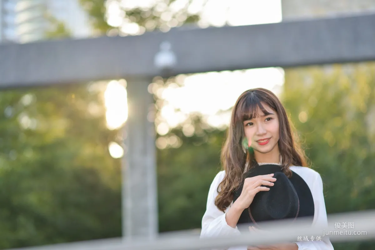 [Taiwan Beauties] Ti Ti, National Taiwan Museum of Fine Arts. Fashion, Black Stockings Girl Short Skirt Street Snap Photo Set photo 63