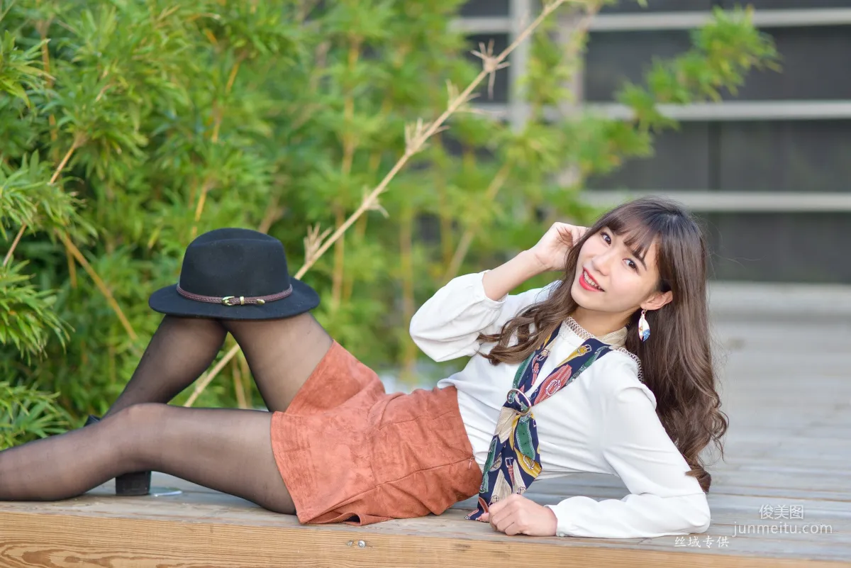 [Taiwan Beauties] Ti Ti, National Taiwan Museum of Fine Arts. Fashion, Black Stockings Girl Short Skirt Street Snap Photo Set photo 30