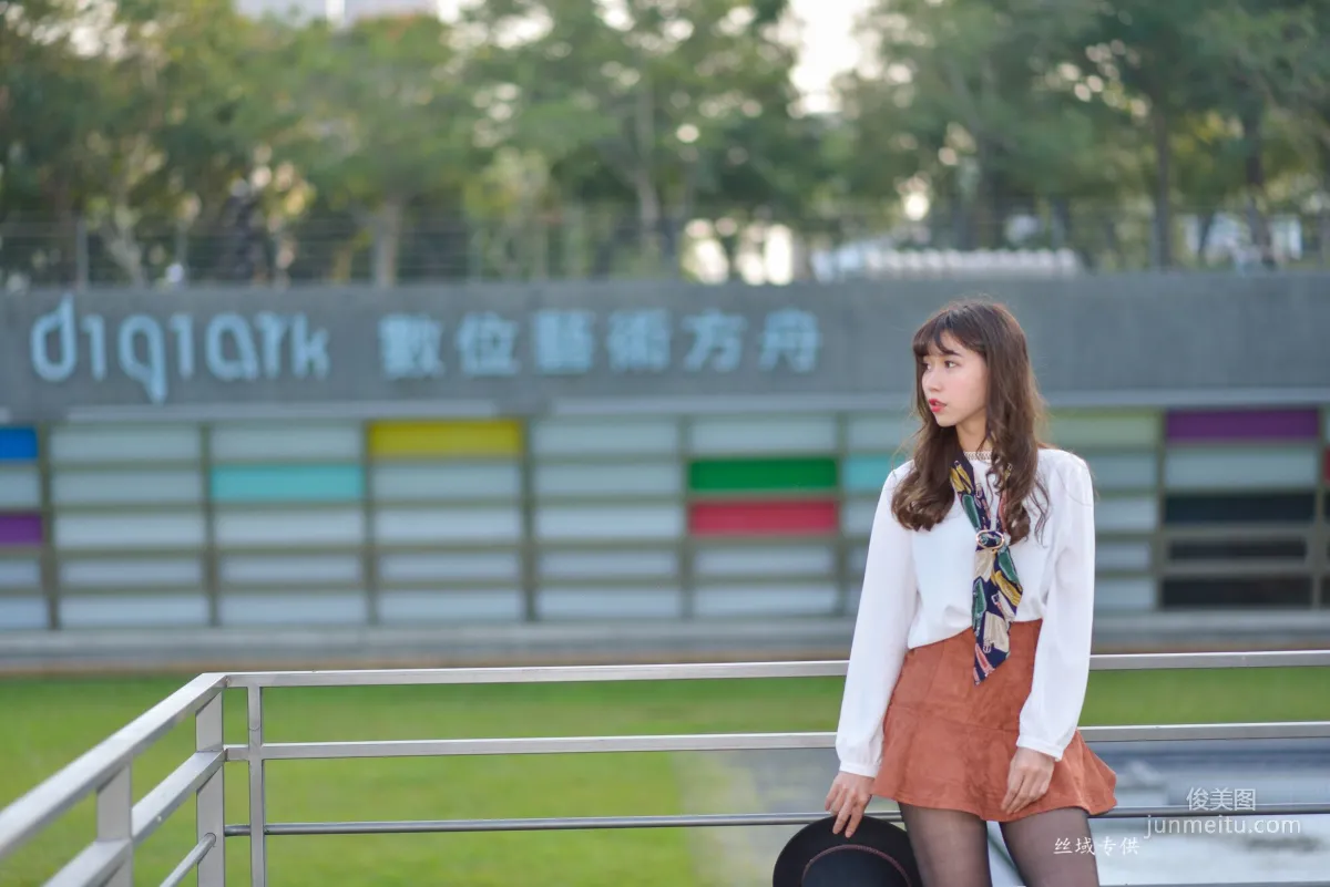 [Taiwan Beauties] Ti Ti, National Taiwan Museum of Fine Arts. Fashion, Black Stockings Girl Short Skirt Street Snap Photo Set photo 53