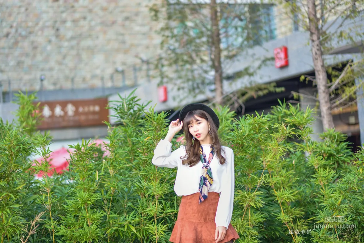 [Taiwan Beauties] Ti Ti, National Taiwan Museum of Fine Arts. Fashion, Black Stockings Girl Short Skirt Street Snap Photo Set photo 4