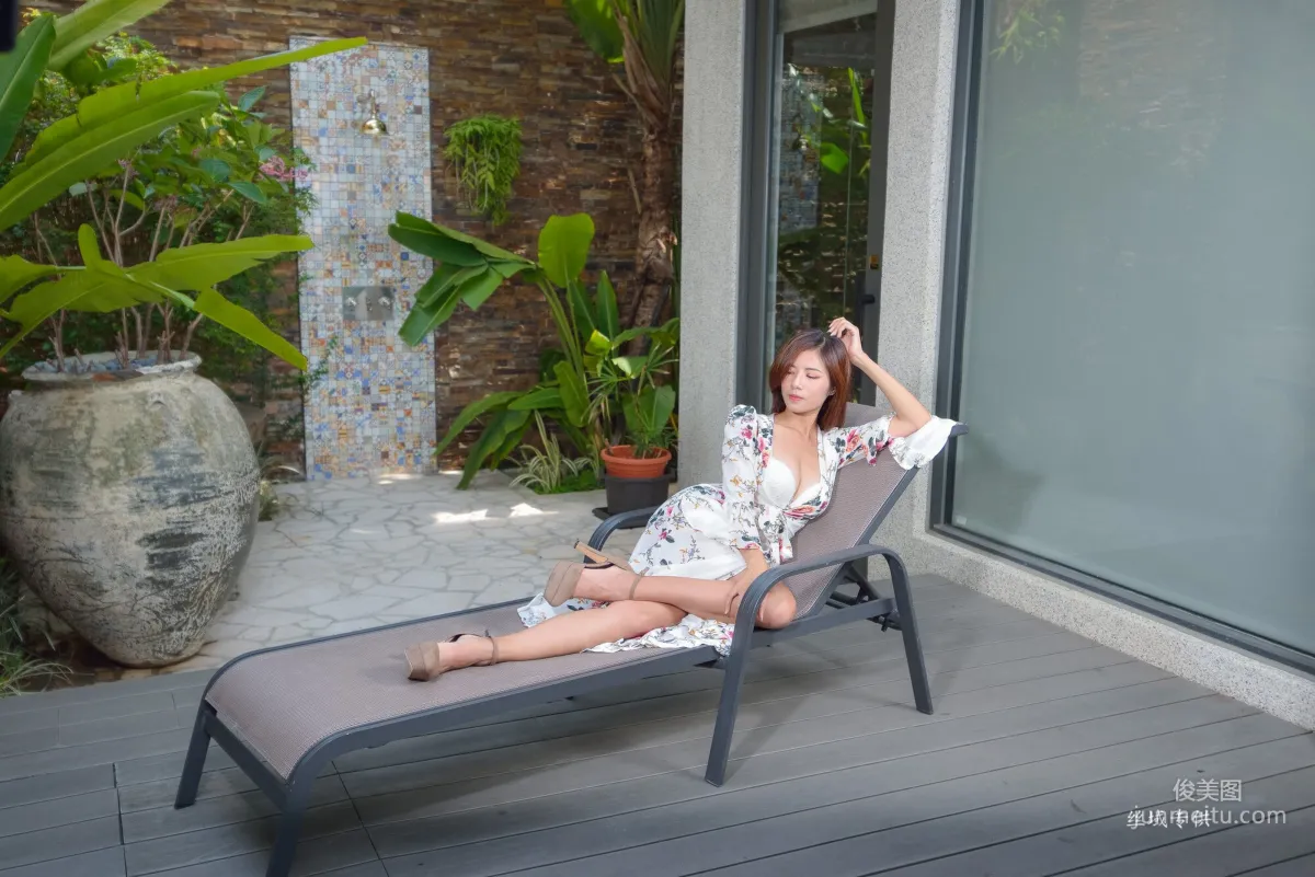 [台湾正妹] 方唯真《芭蕾.性感旅拍》长裙 写真集5