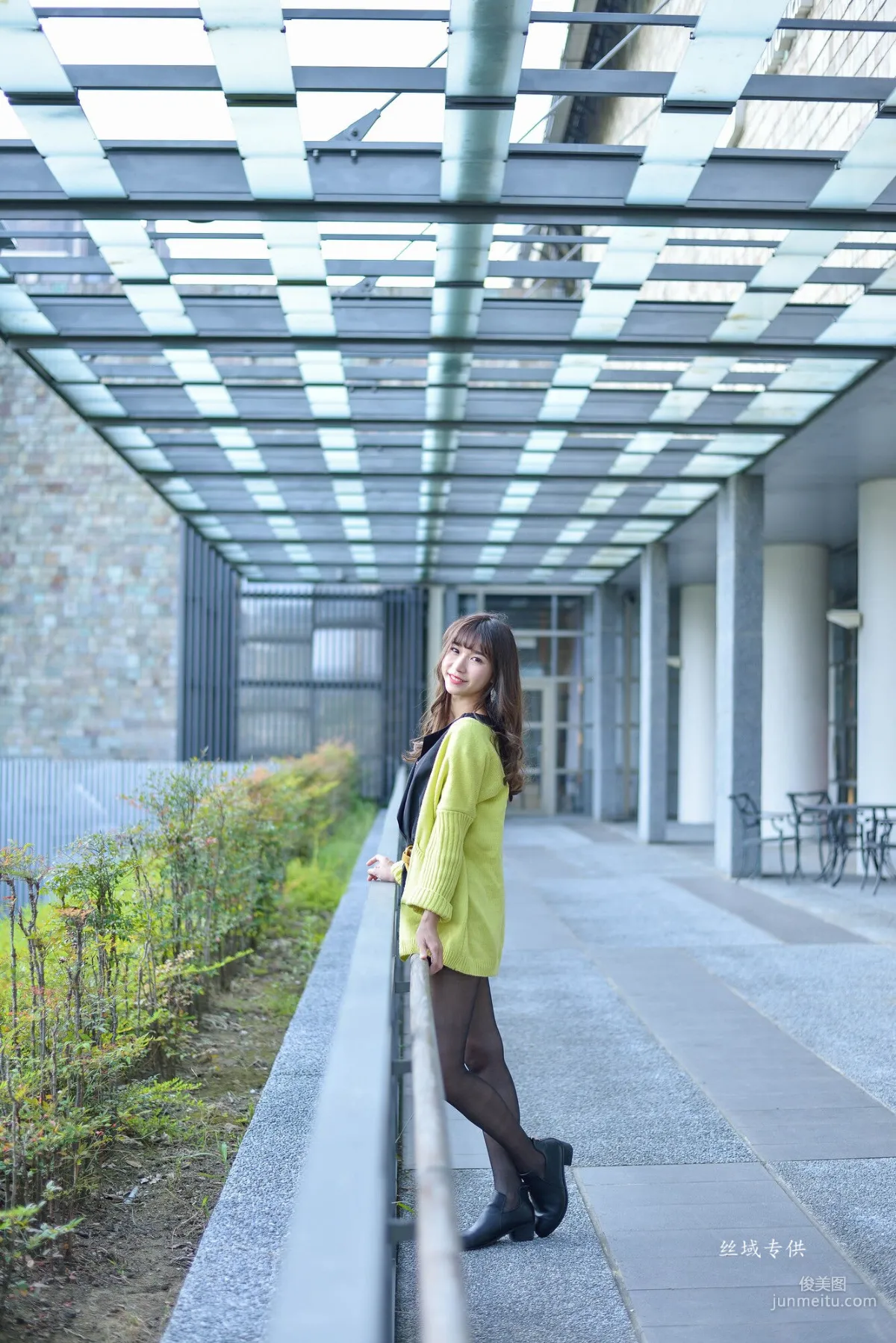 [Taiwan Beauties] Ti Ti National Taiwan Museum of Fine Arts. Fashion Black Stockings Street Snap Photo Set photo 2
