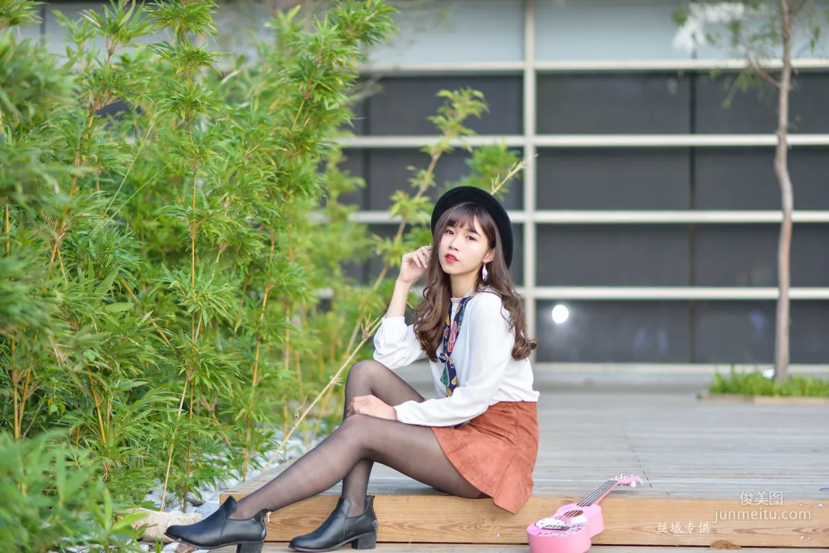 [Taiwan Beauties] Ti Ti, National Taiwan Museum of Fine Arts. Fashion, Black Stockings Girl Short Skirt Street Snap Photo Set photo 13