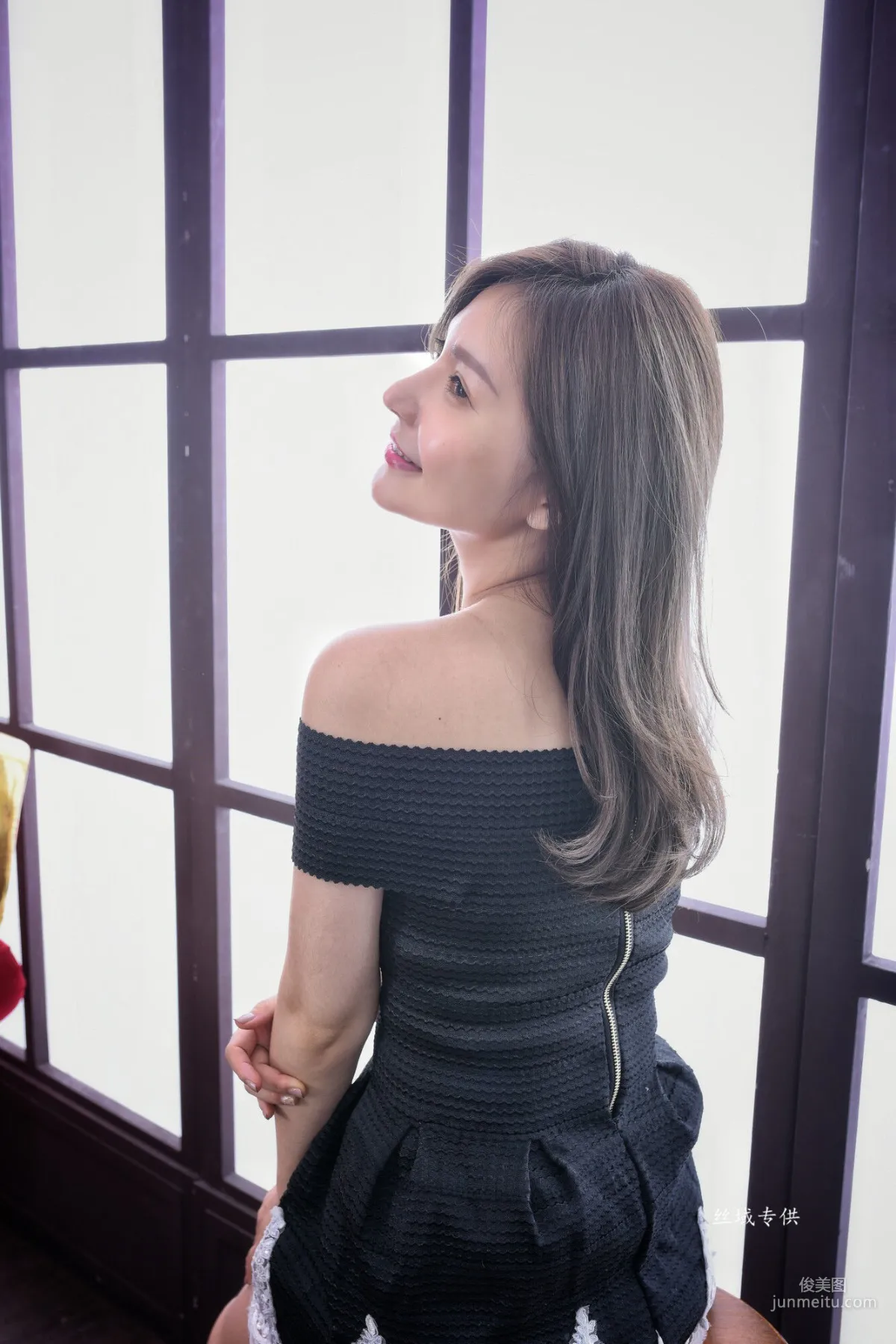 [台湾正妹] 邱爱晨  《2套美腿服装》 写真集51