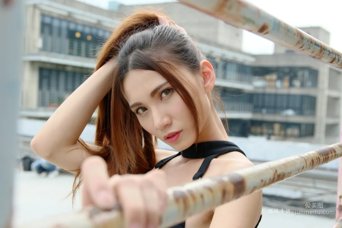 [Taiwan Beauties] Cai Yixin, Studio Shoot + Outdoor Shoot, OL Goddess Outfit, Three Sets of Clothing Photo Set photo 41