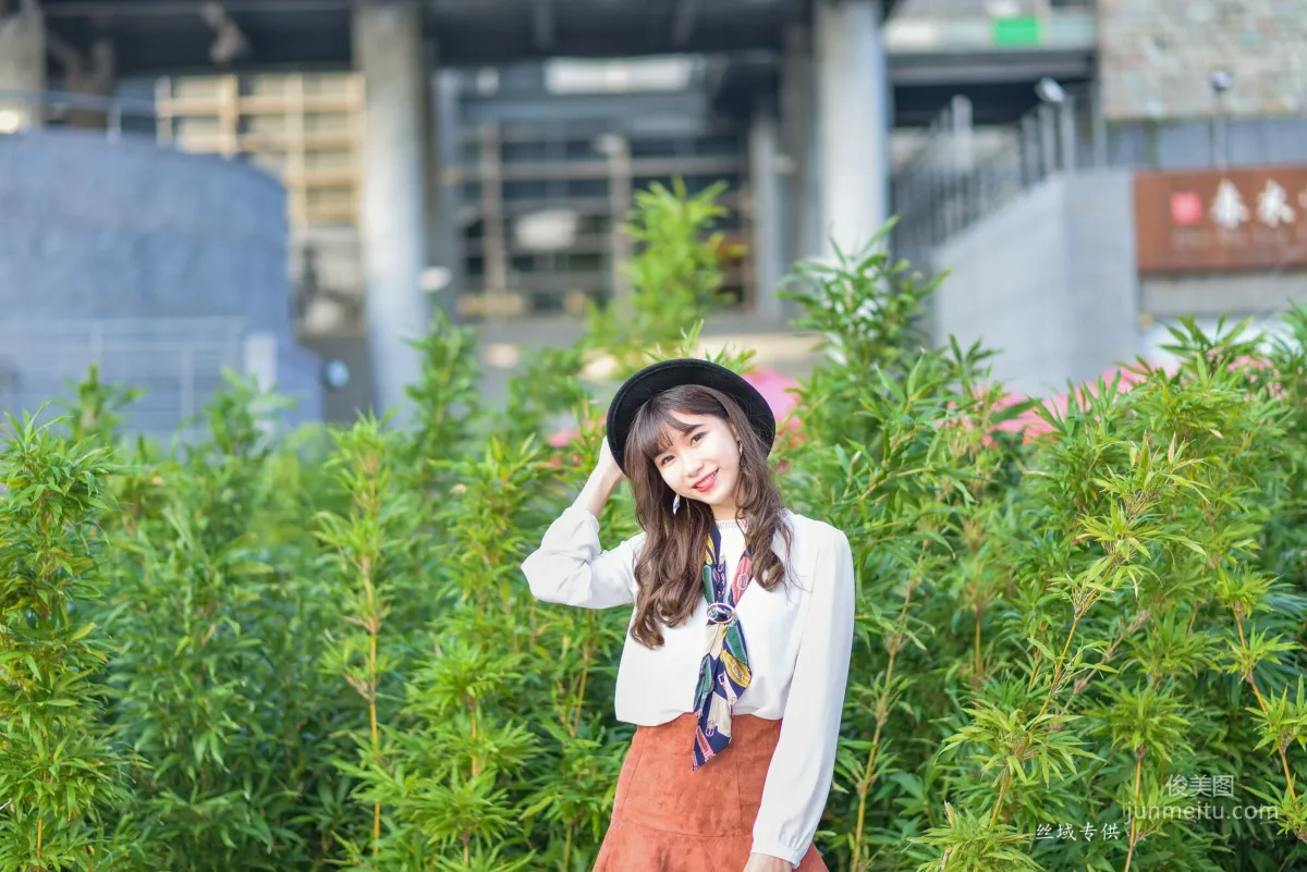 [Taiwan Beauties] Ti Ti, National Taiwan Museum of Fine Arts. Fashion, Black Stockings Girl Short Skirt Street Snap Photo Set photo 3