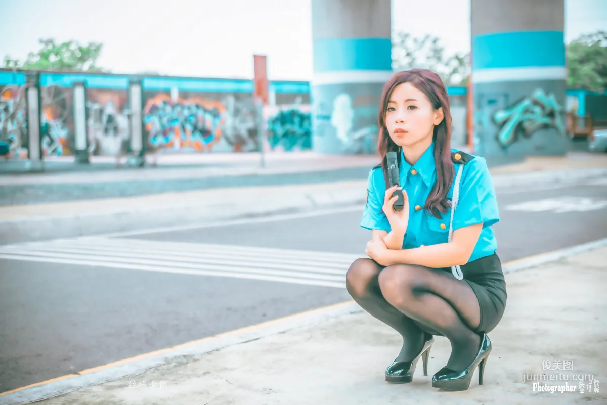 [Taiwan Beauties] Lai Xiaojing Under Zhongzhang Bridge (Female Police Officer Black Stockings) Photo Set photo 49