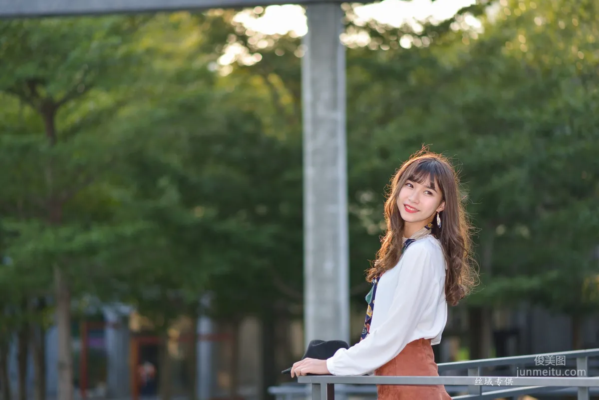 [Taiwan Beauties] Ti Ti, National Taiwan Museum of Fine Arts. Fashion, Black Stockings Girl Short Skirt Street Snap Photo Set photo 75
