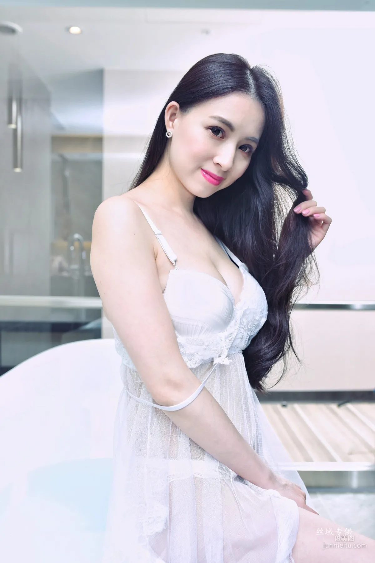 [Taiwan Beauties] Xue Jing, Three Outfits Studio Shoot Photo Set photo 24