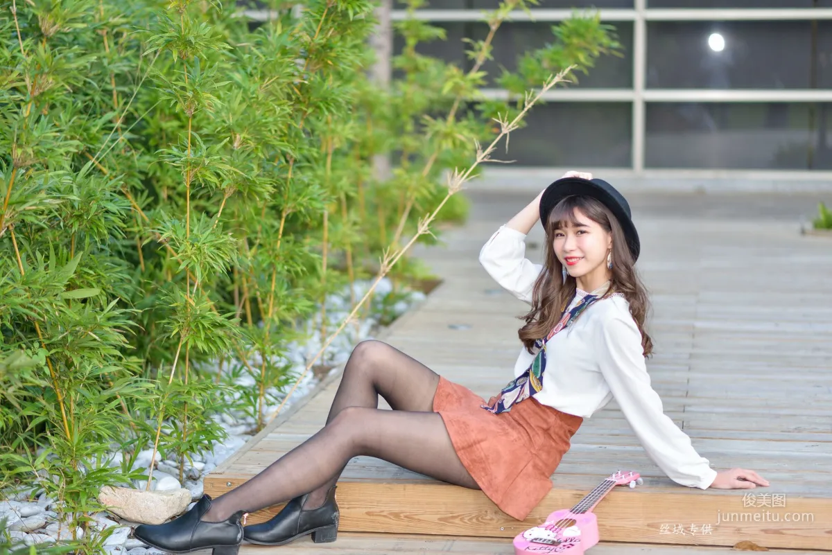 [Taiwan Beauties] Ti Ti, National Taiwan Museum of Fine Arts. Fashion, Black Stockings Girl Short Skirt Street Snap Photo Set photo 19