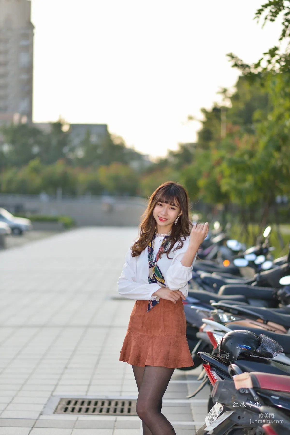 [Taiwan Beauties] Ti Ti, National Taiwan Museum of Fine Arts. Fashion, Black Stockings Girl Short Skirt Street Snap Photo Set photo 111