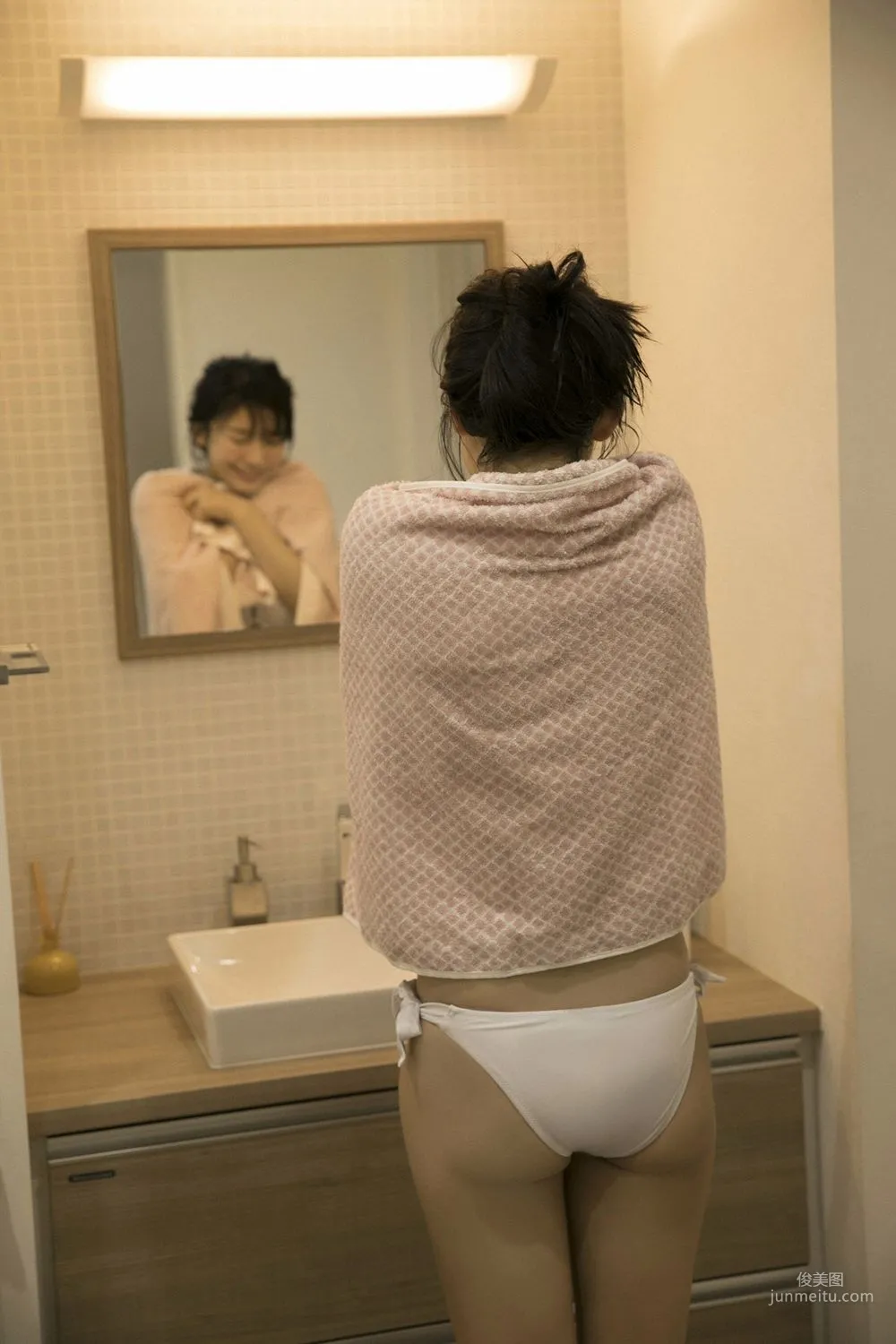 小倉優香《女神降臨》 [YS-Web] Vol.811 写真集97