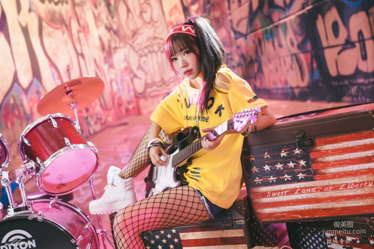 [Taiwan Beauties] Sa Lin Football and Hip-Hop Style Photo Set photo 20