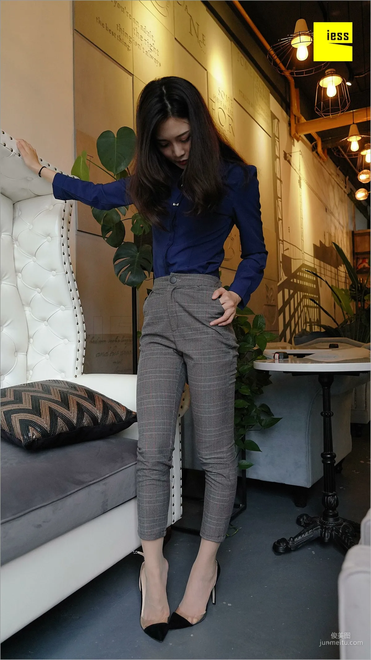Qiu Zhuguan, Qiu Zhuguan in Long Pants [IESS] Silk Feet Bento 261 Photo Set photo 72