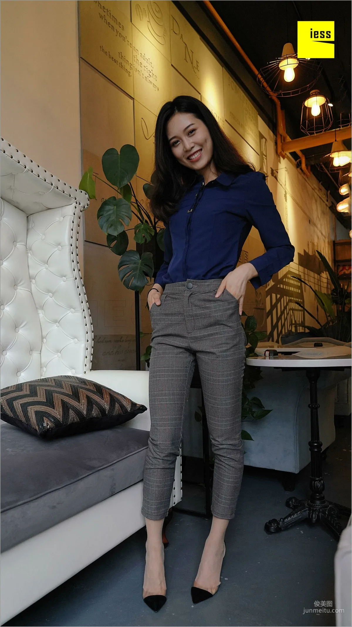 Qiu Zhuguan, Qiu Zhuguan in Long Pants [IESS] Silk Feet Bento 261 Photo Set photo 73