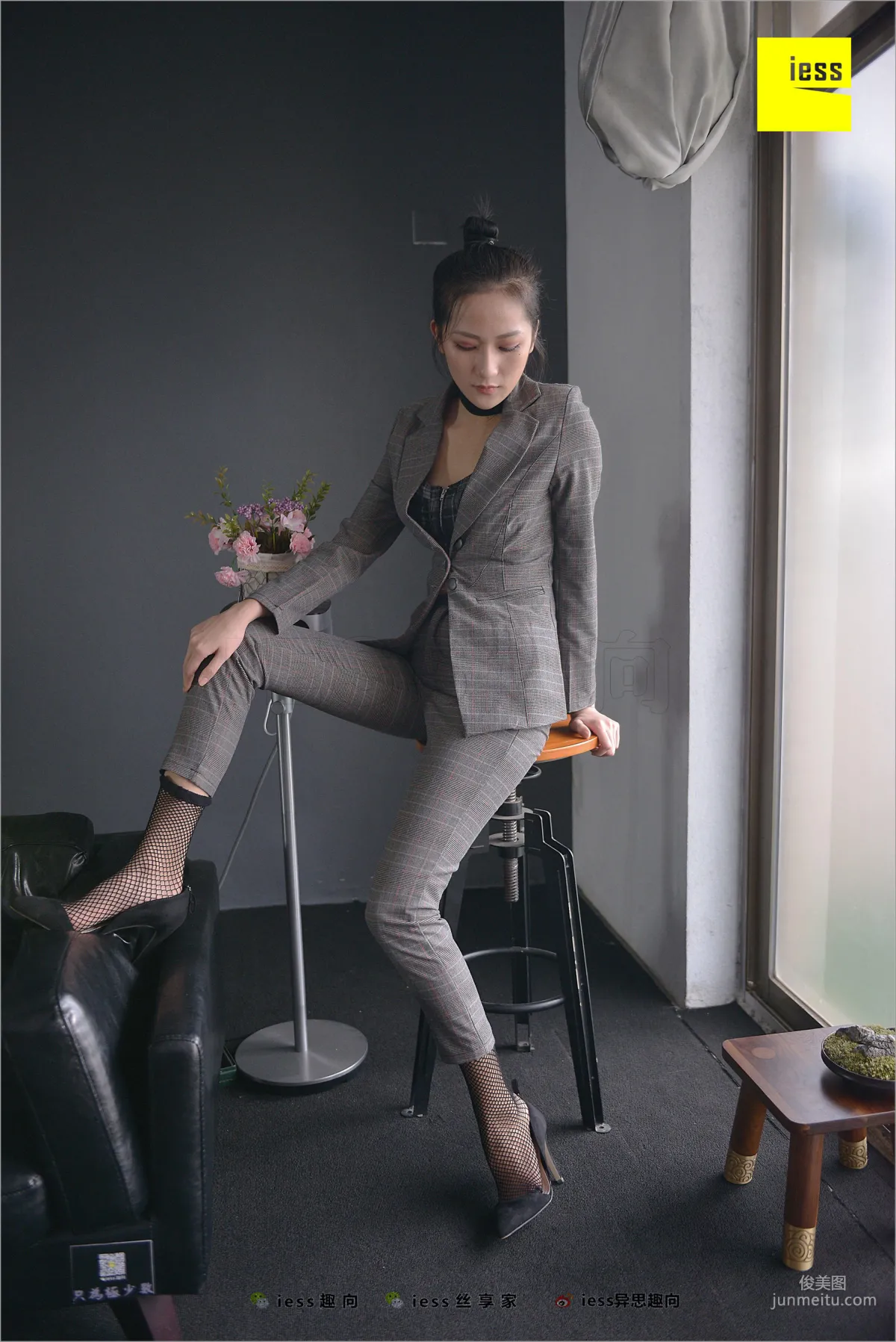 Xiao Xiao, Short Stockings, Long Pants and the Workplace [IESS] Silk Feet Bento 241 Photo Set photo 23