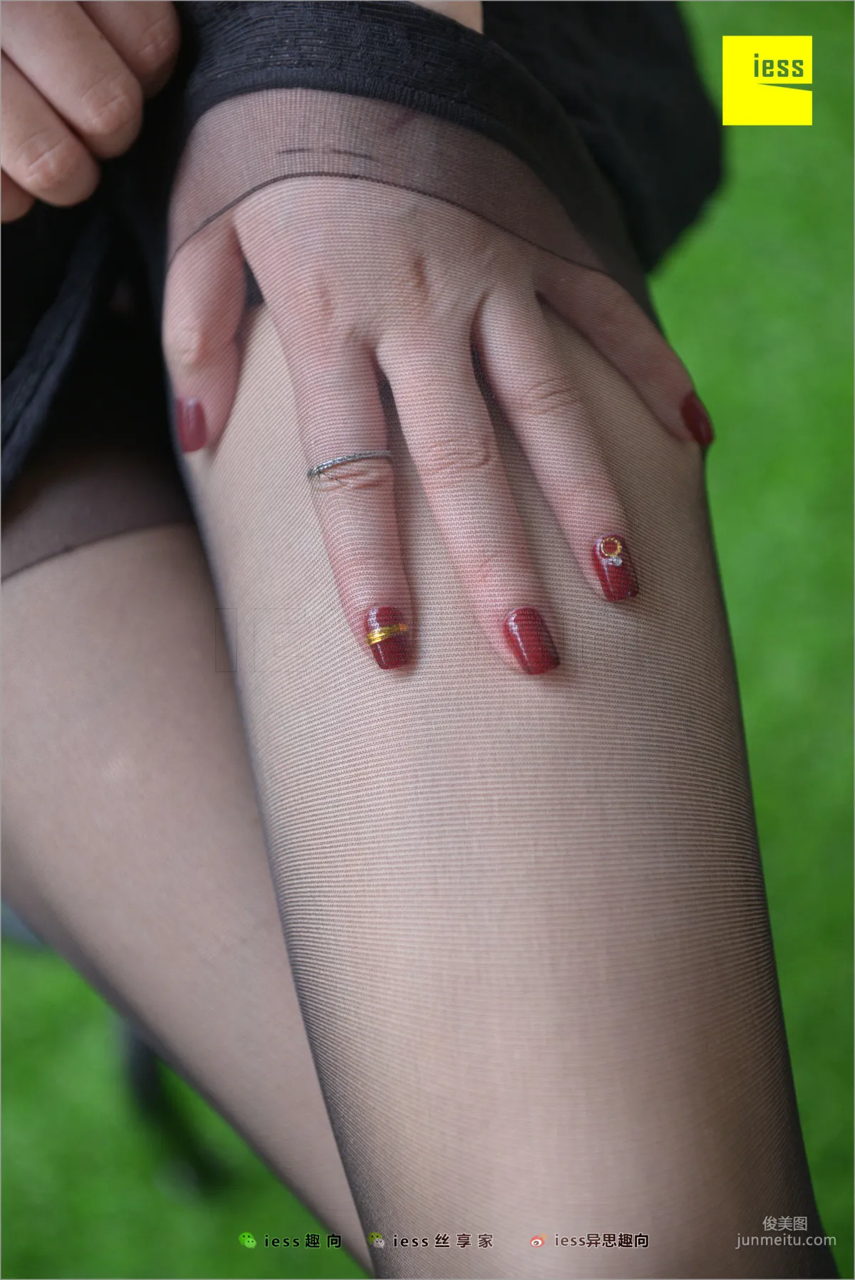 Ming Lijie, Ming Lijie's Black Stockings Close-Up [IESS] Silk Feet Bento 244 Photo Set photo 57