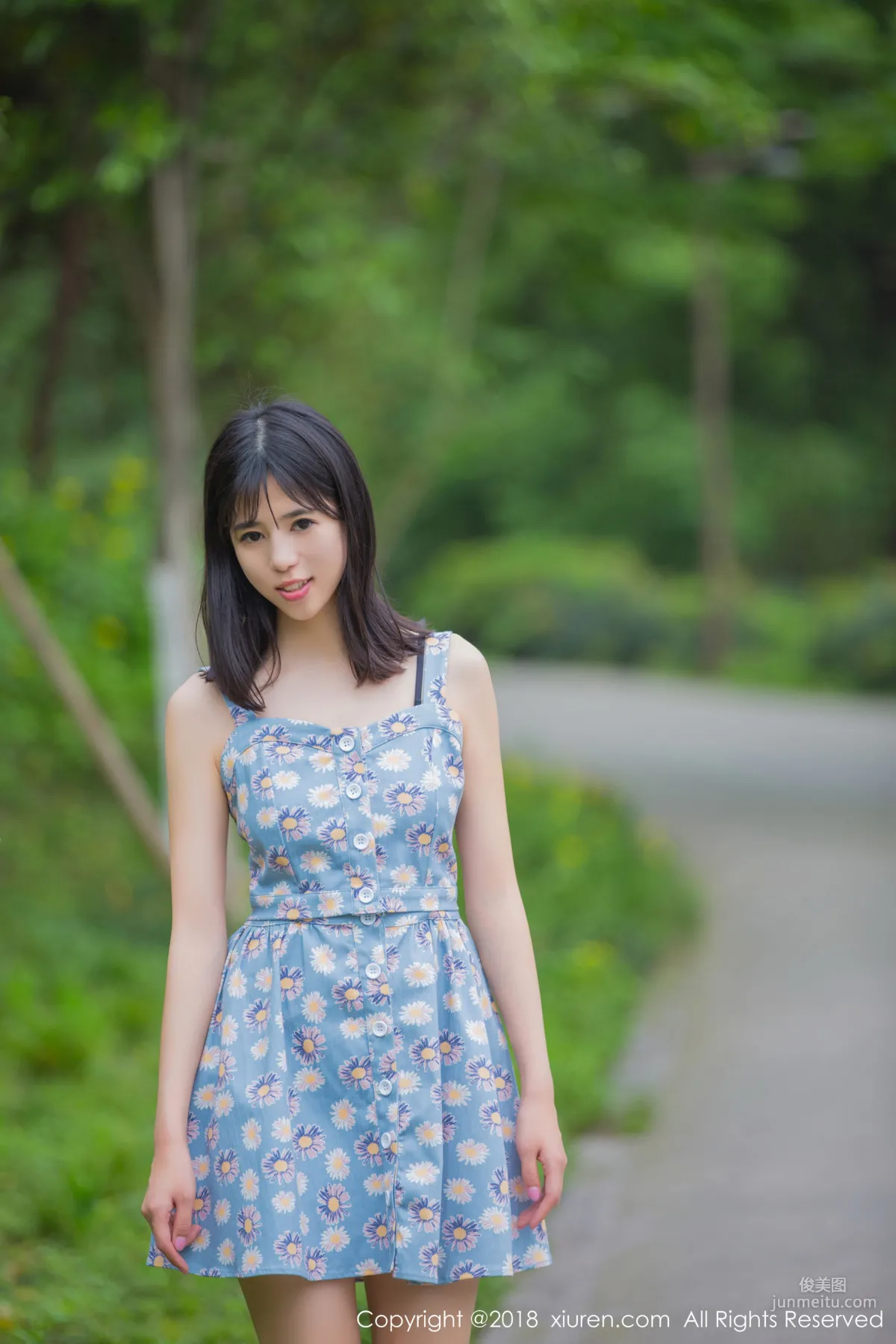 Ai Lili "Student Uniform Seduction + Fresh and Lovely Outdoor Shoot" [XiuRen] No.1094 Photo Set photo 39