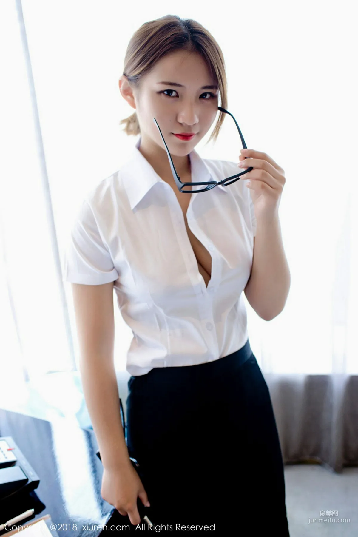 Jiujiu Aimee OL Uniform No Underwear Stockings + Bath Towel Series [XiuRen] No.1091 Photo Set photo 25