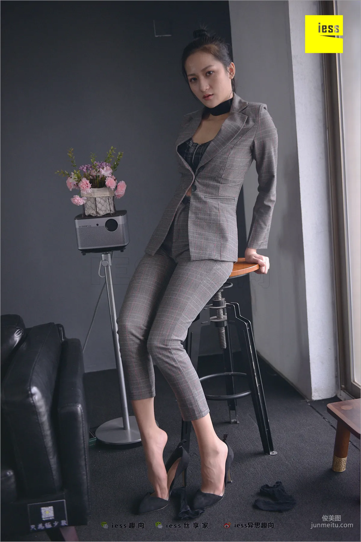 Xiao Xiao, Short Stockings, Long Pants and the Workplace [IESS] Silk Feet Bento 241 Photo Set photo 43