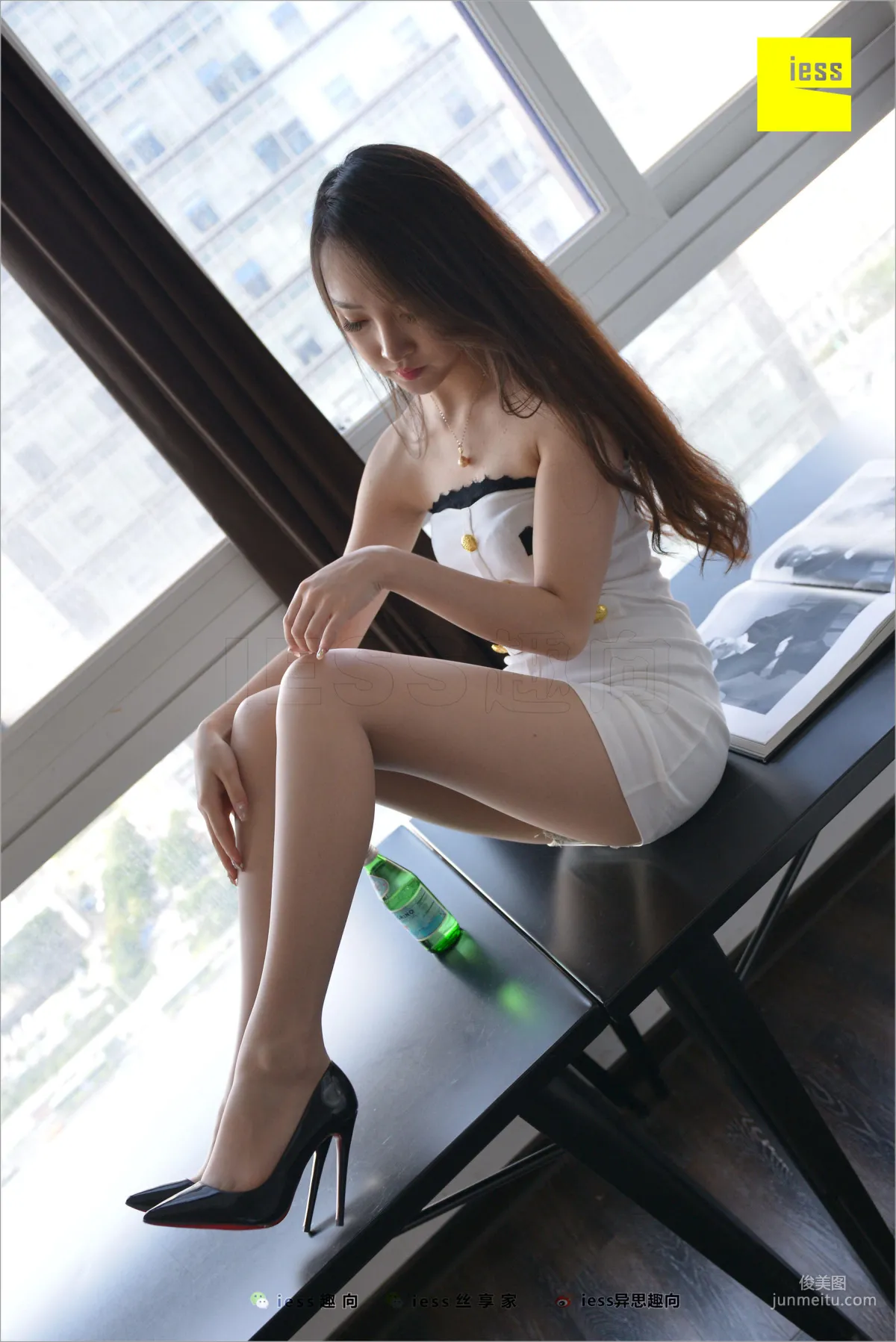Yun Zhi, White Cloud Zhi [IESS] Silk Stockings Bento 251 Photo Set photo 31