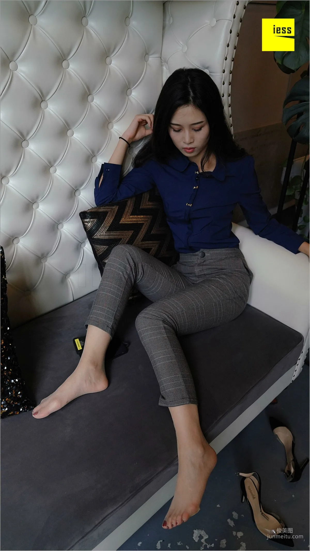 Qiu Zhuguan, Qiu Zhuguan in Long Pants [IESS] Silk Feet Bento 261 Photo Set photo 75