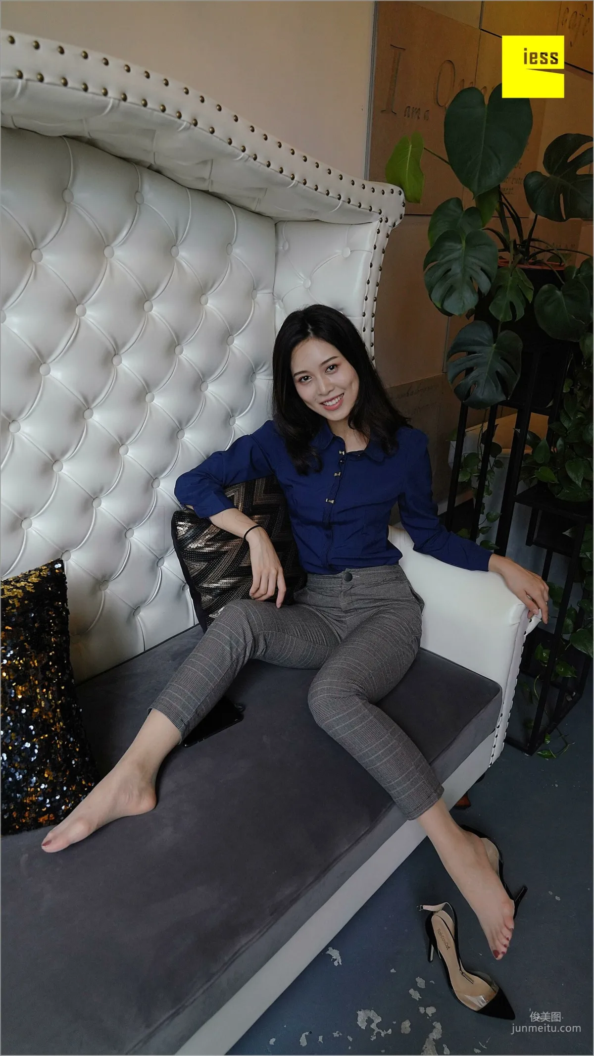 Qiu Zhuguan, Qiu Zhuguan in Long Pants [IESS] Silk Feet Bento 261 Photo Set photo 76