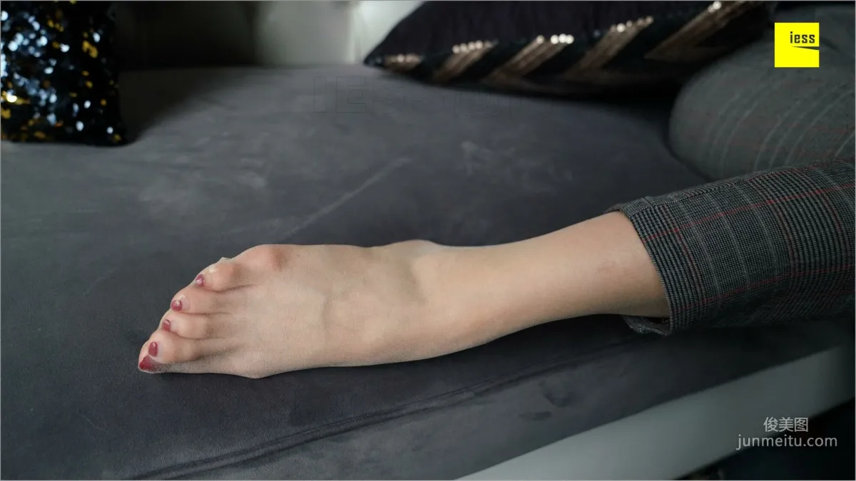 Qiu Zhuguan, Qiu Zhuguan in Long Pants [IESS] Silk Feet Bento 261 Photo Set photo 55