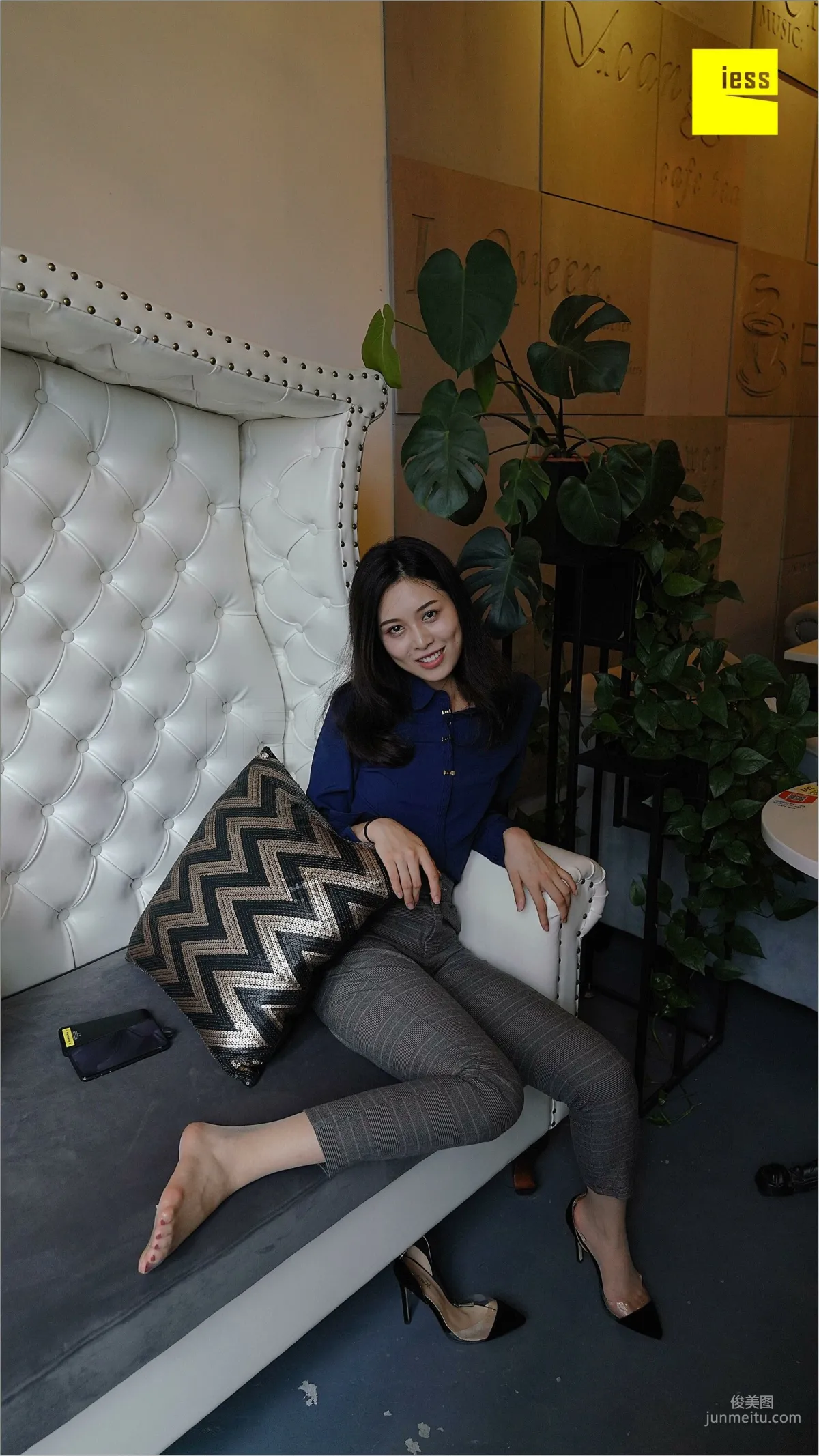 Qiu Zhuguan, Qiu Zhuguan in Long Pants [IESS] Silk Feet Bento 261 Photo Set photo 68