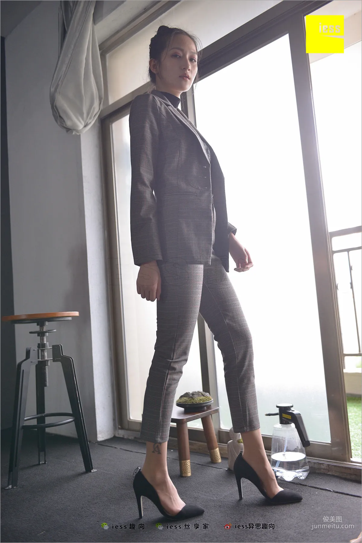 Xiao Xiao, Short Stockings, Long Pants and the Workplace [IESS] Silk Feet Bento 241 Photo Set photo 58