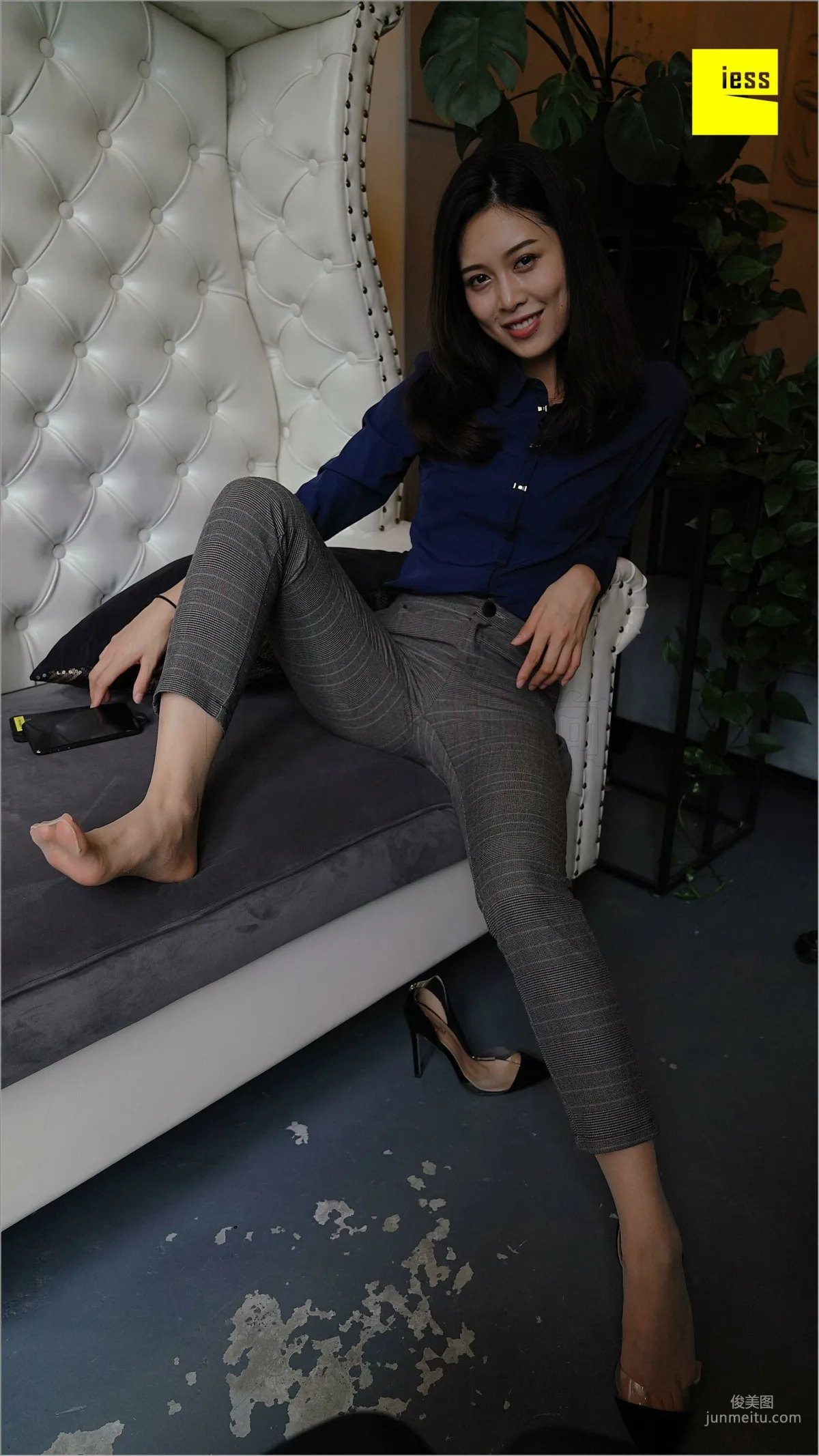 Qiu Zhuguan, Qiu Zhuguan in Long Pants [IESS] Silk Feet Bento 261 Photo Set photo 57