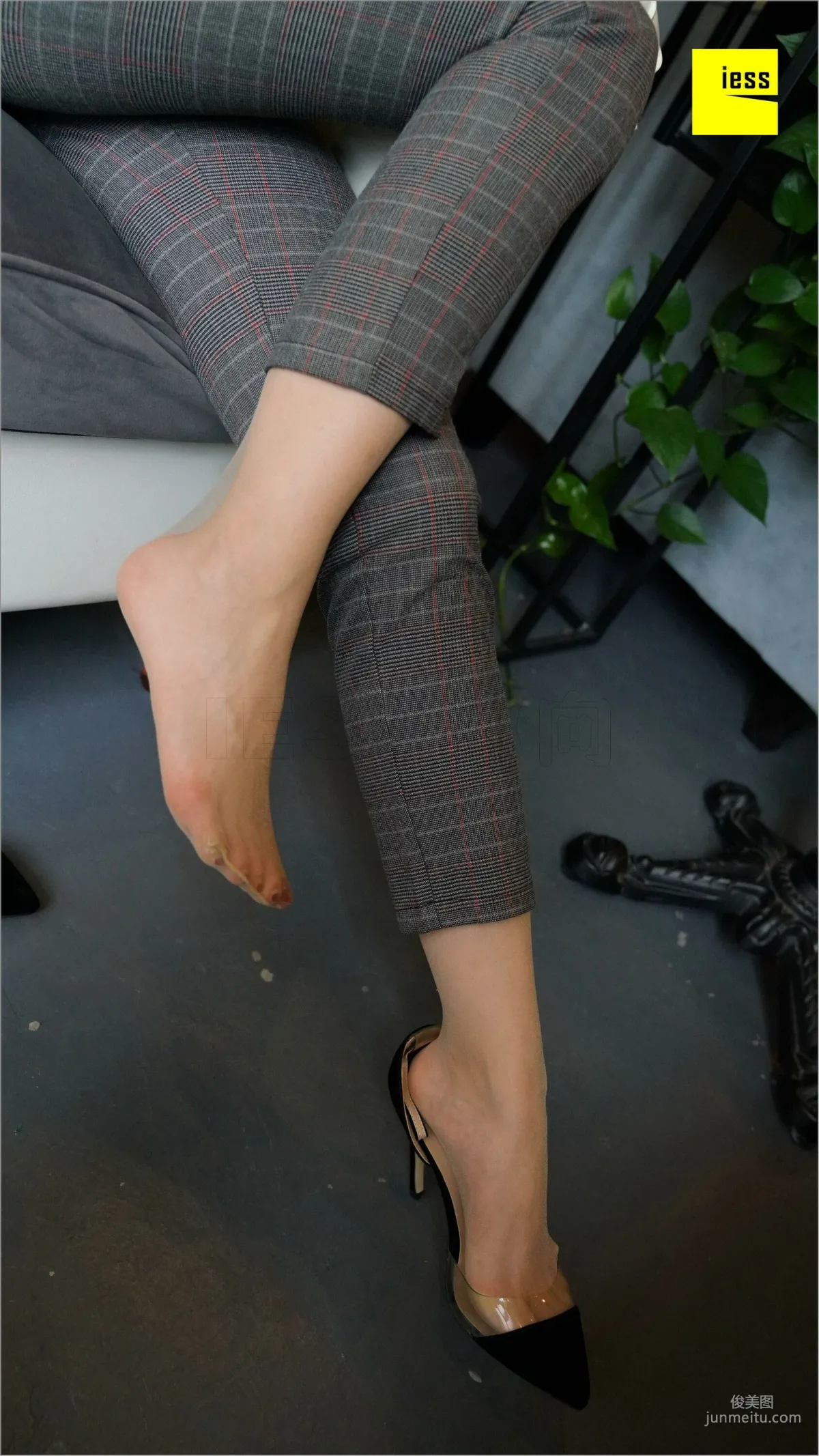 Qiu Zhuguan, Qiu Zhuguan in Long Pants [IESS] Silk Feet Bento 261 Photo Set photo 66