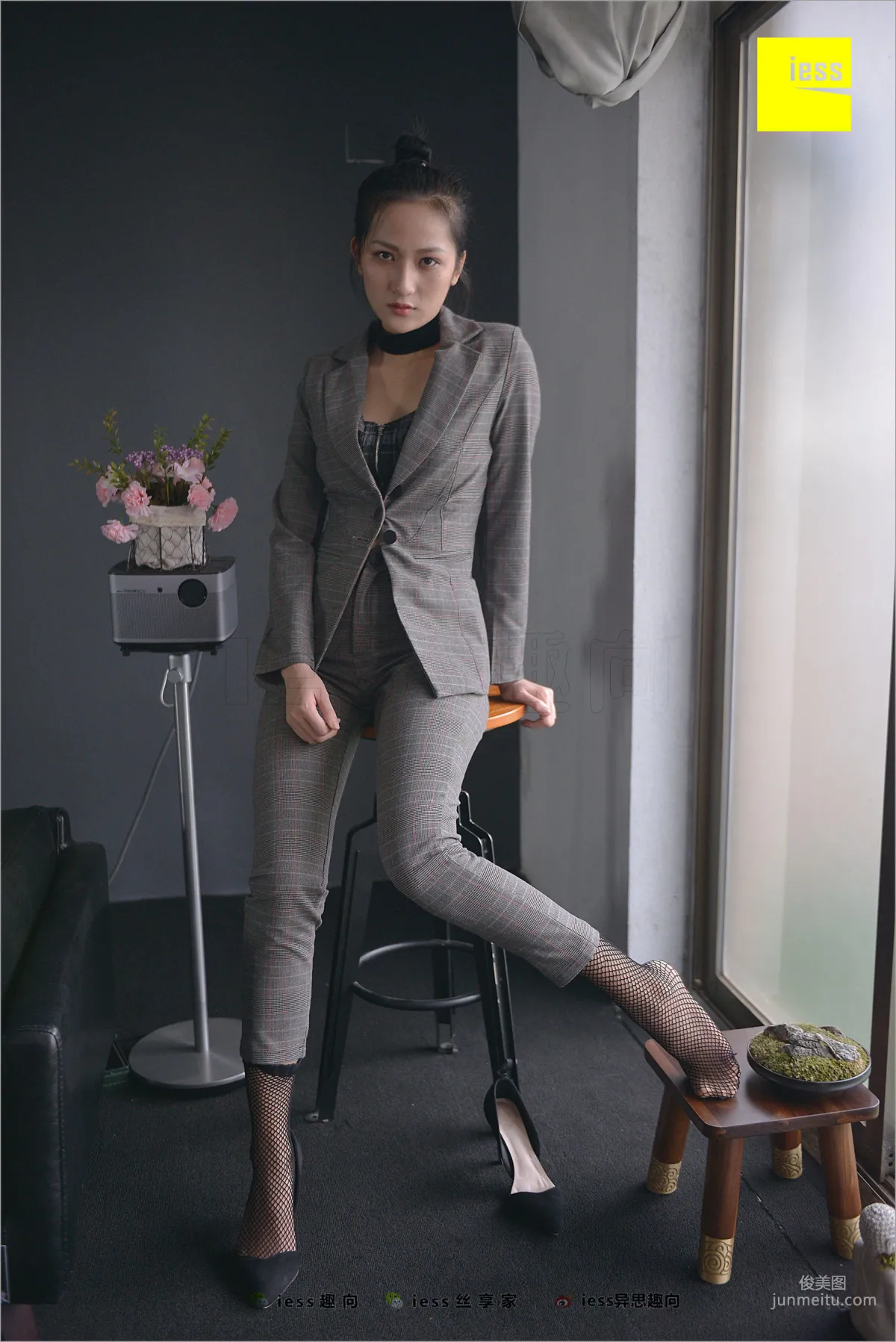 Xiao Xiao, Short Stockings, Long Pants and the Workplace [IESS] Silk Feet Bento 241 Photo Set photo 18