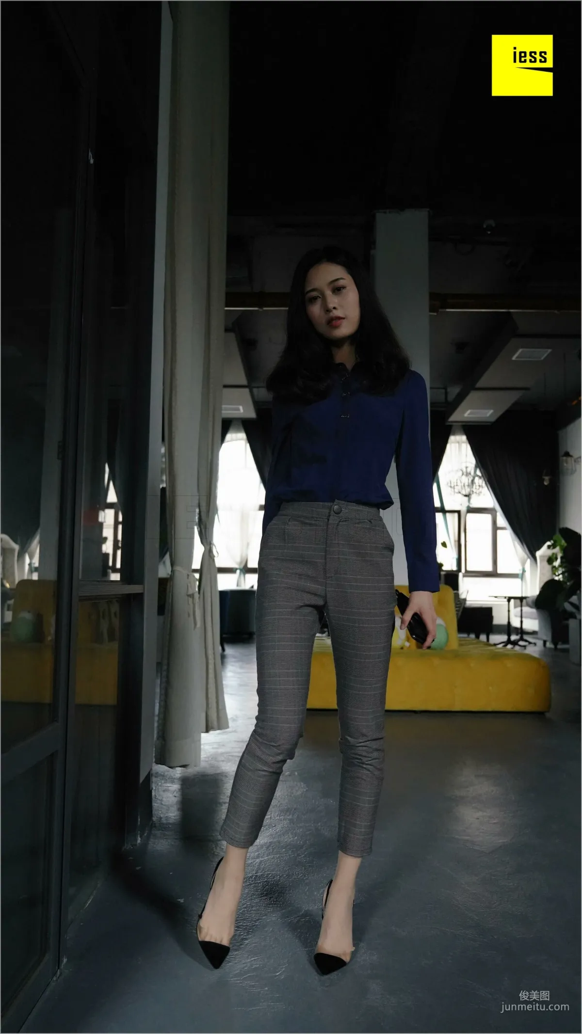 Qiu Zhuguan, Qiu Zhuguan in Long Pants [IESS] Silk Feet Bento 261 Photo Set photo 56