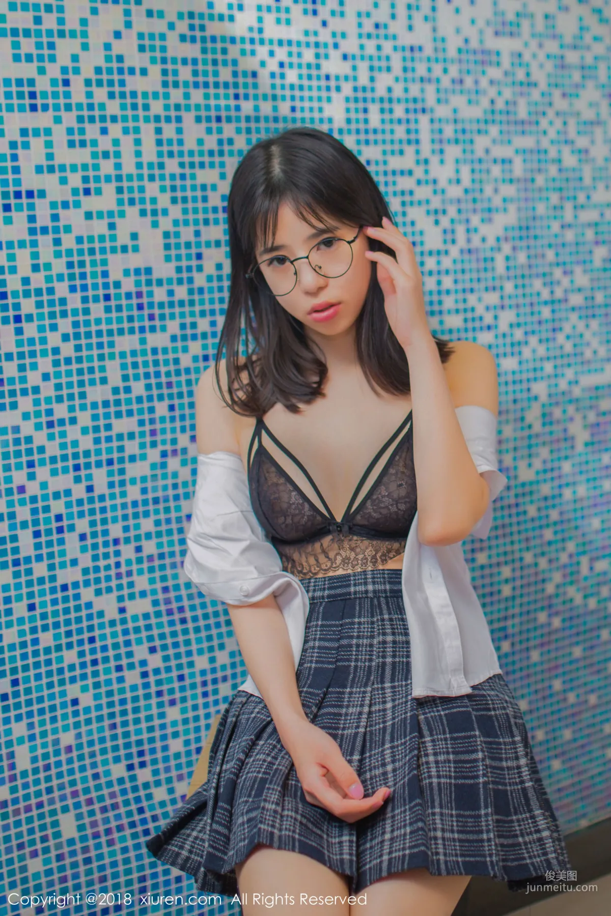 Ai Lili "Student Uniform Seduction + Fresh and Lovely Outdoor Shoot" [XiuRen] No.1094 Photo Set photo 19