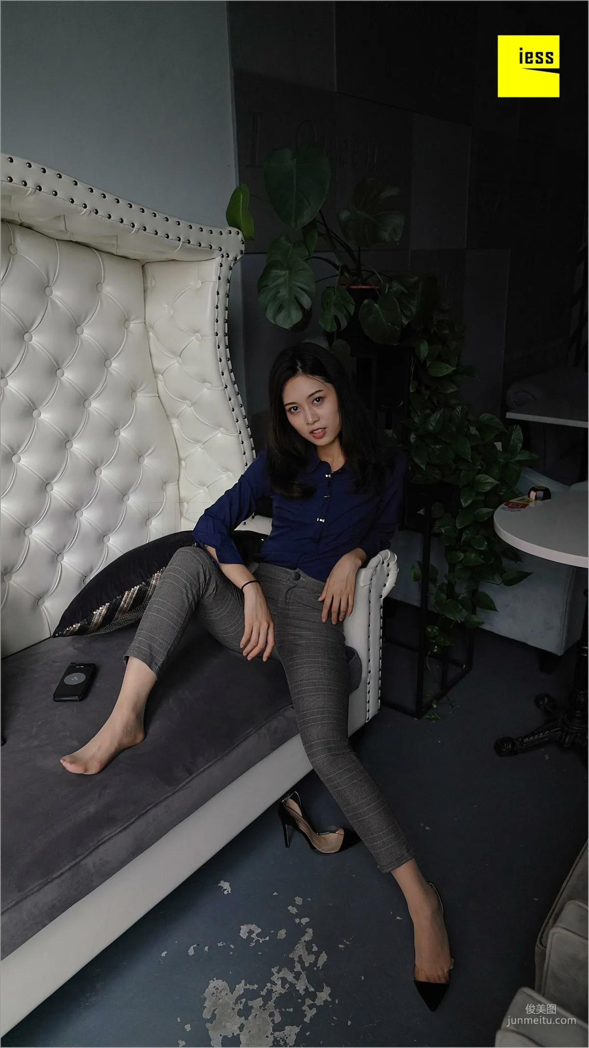 Qiu Zhuguan, Qiu Zhuguan in Long Pants [IESS] Silk Feet Bento 261 Photo Set photo 42