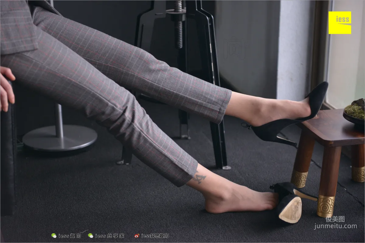 Xiao Xiao, Short Stockings, Long Pants and the Workplace [IESS] Silk Feet Bento 241 Photo Set photo 48