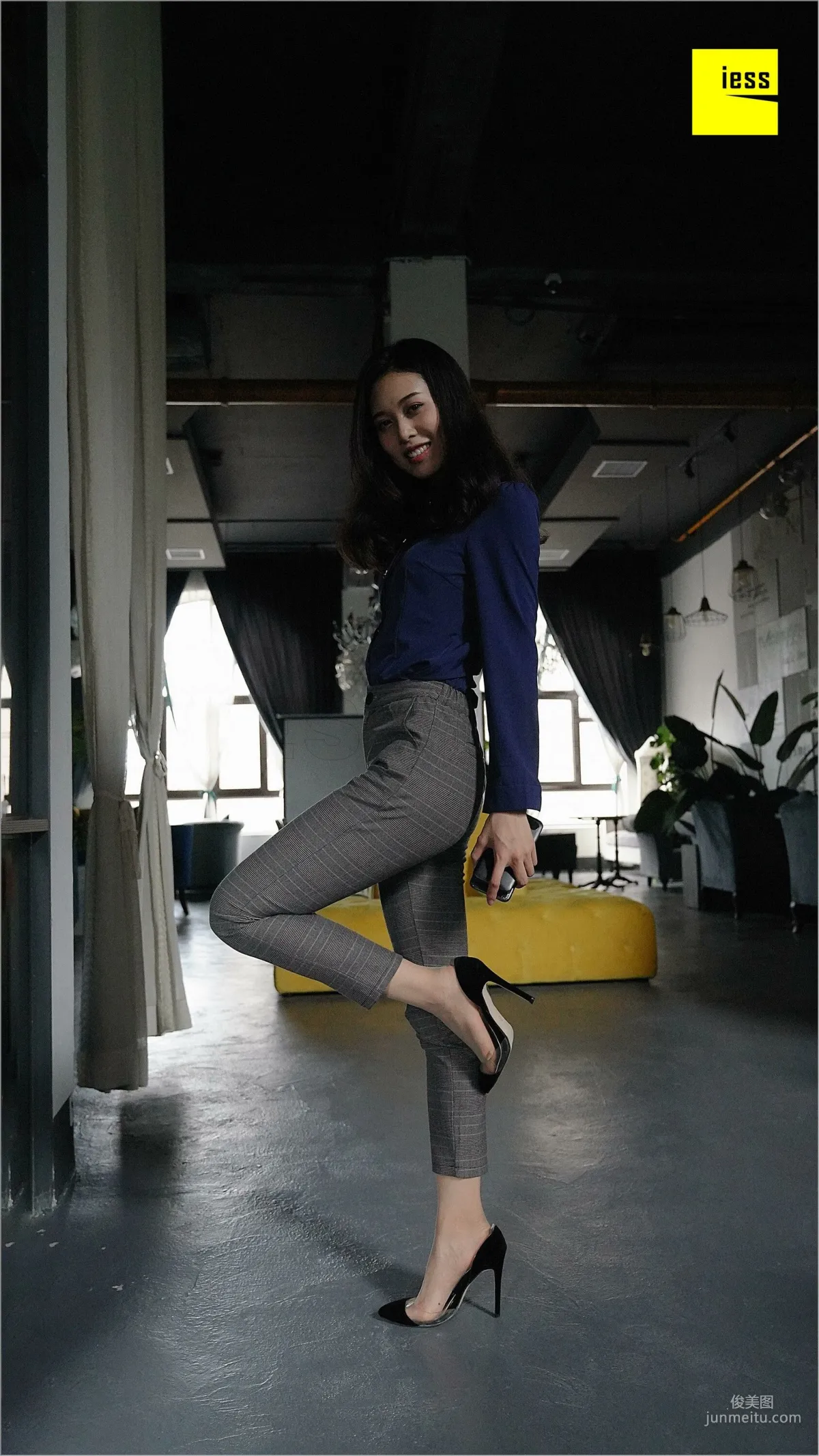 Qiu Zhuguan, Qiu Zhuguan in Long Pants [IESS] Silk Feet Bento 261 Photo Set photo 45
