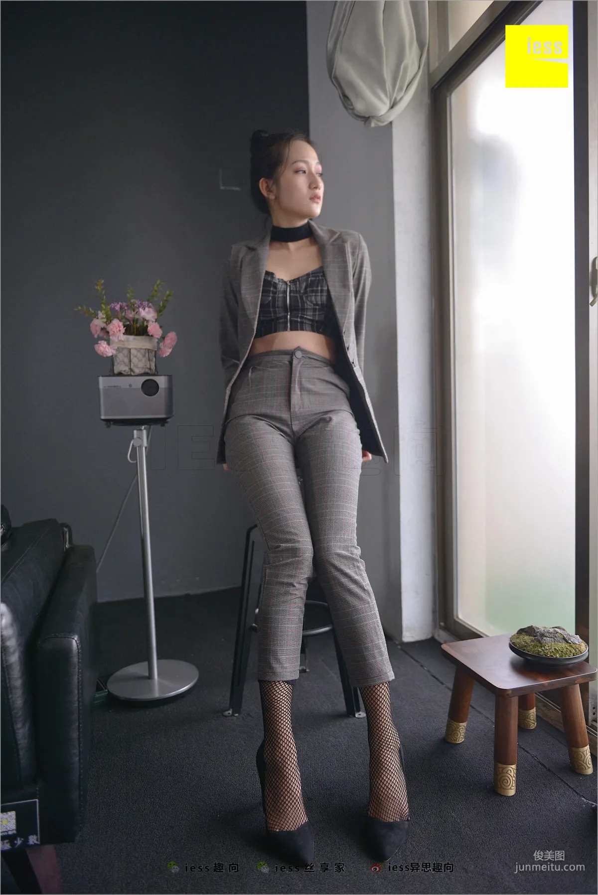 Xiao Xiao, Short Stockings, Long Pants and the Workplace [IESS] Silk Feet Bento 241 Photo Set photo 11