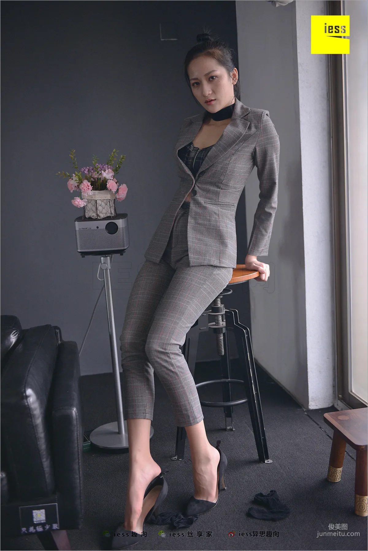 Xiao Xiao, Short Stockings, Long Pants and the Workplace [IESS] Silk Feet Bento 241 Photo Set photo 42