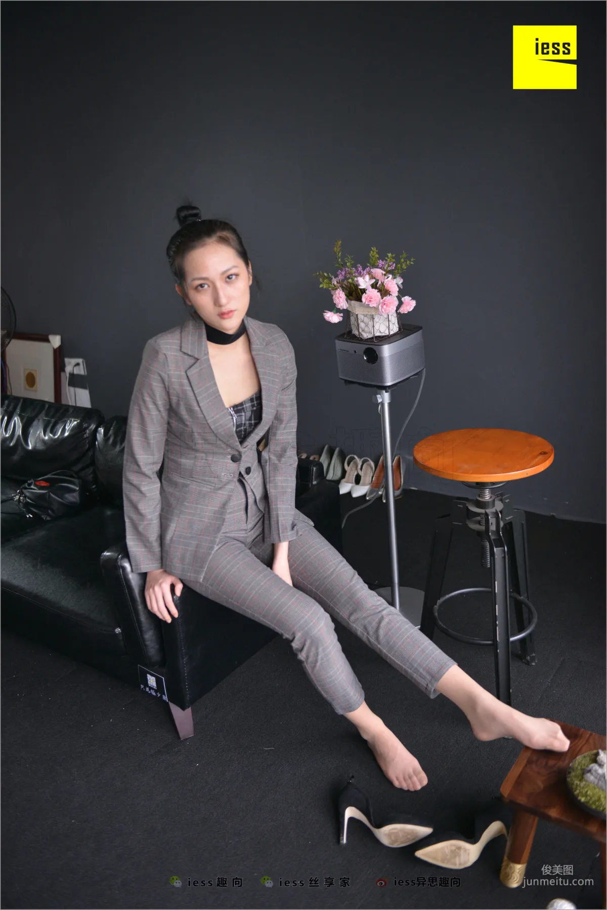 Xiao Xiao, Short Stockings, Long Pants and the Workplace [IESS] Silk Feet Bento 241 Photo Set photo 51