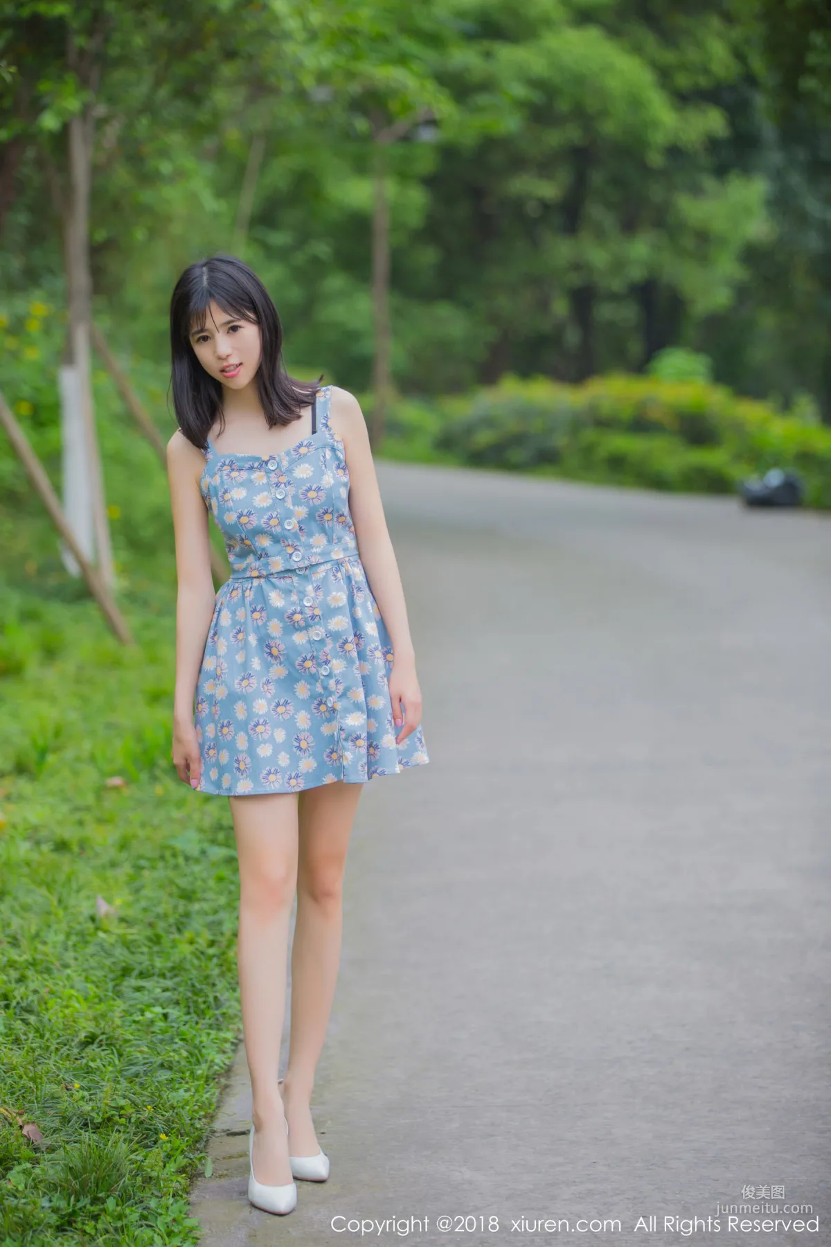 Ai Lili "Student Uniform Seduction + Fresh and Lovely Outdoor Shoot" [XiuRen] No.1094 Photo Set photo 40